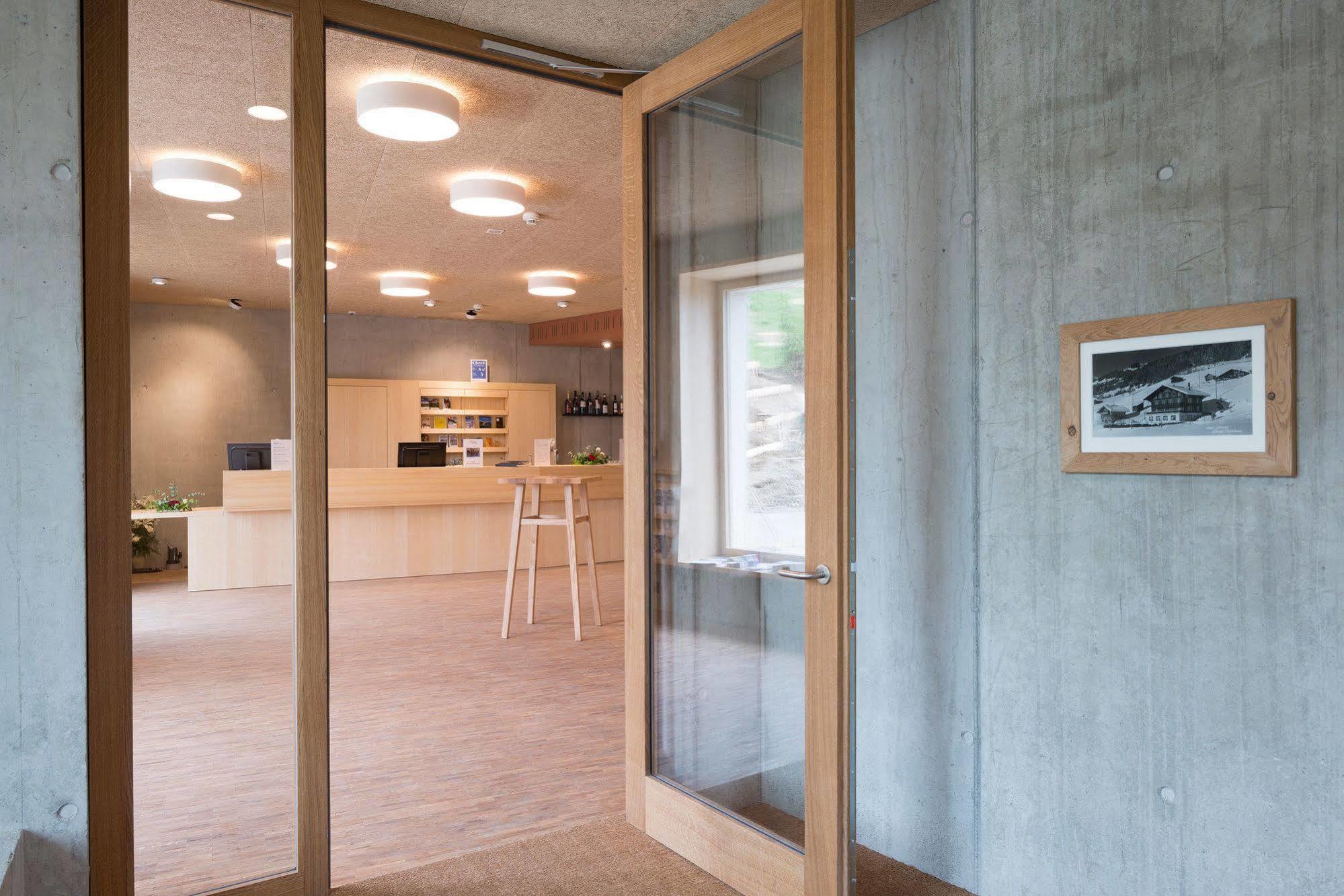 Saanen Gstaad Youth Hostel Zewnętrze zdjęcie