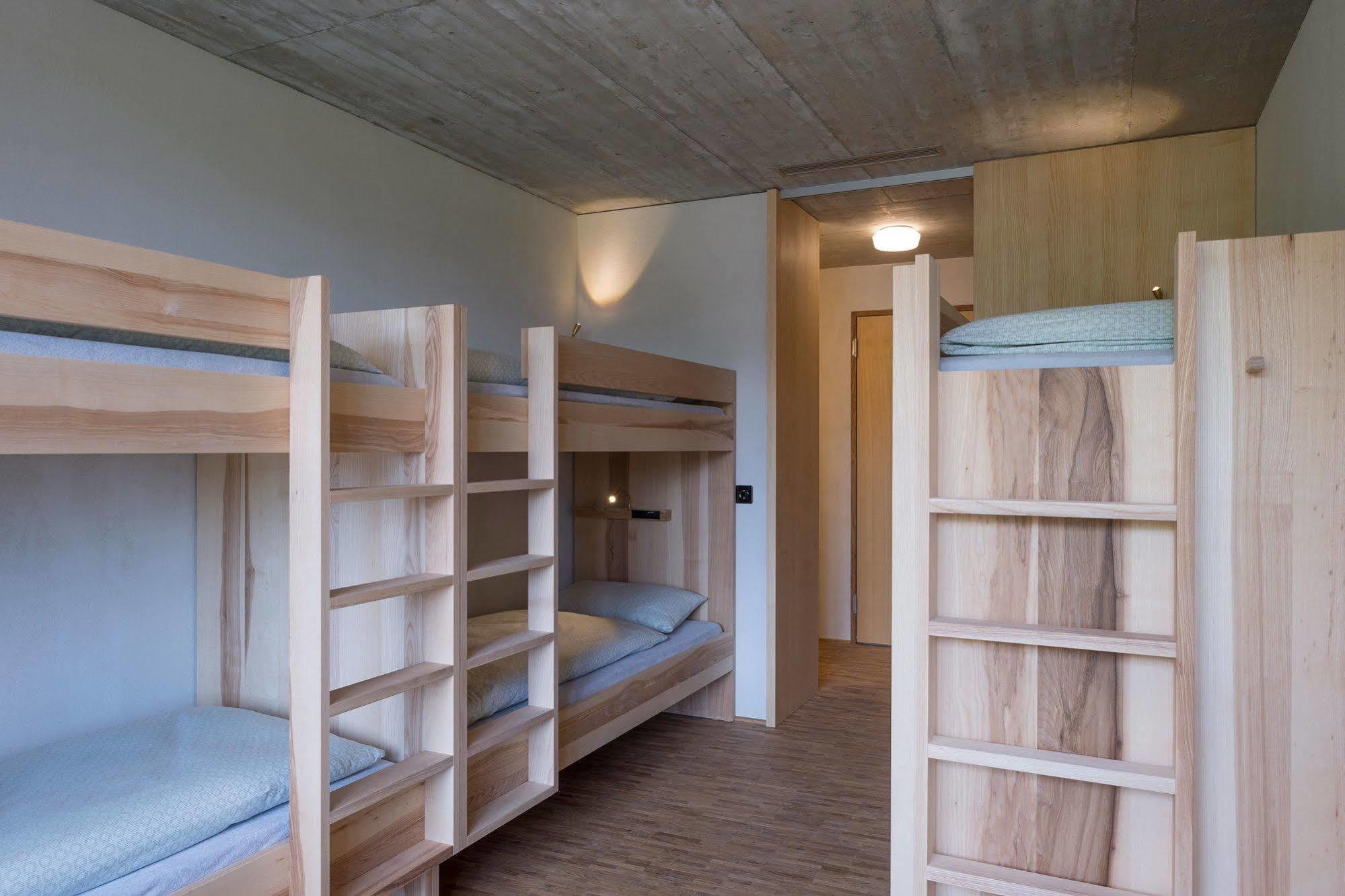 Saanen Gstaad Youth Hostel Zewnętrze zdjęcie